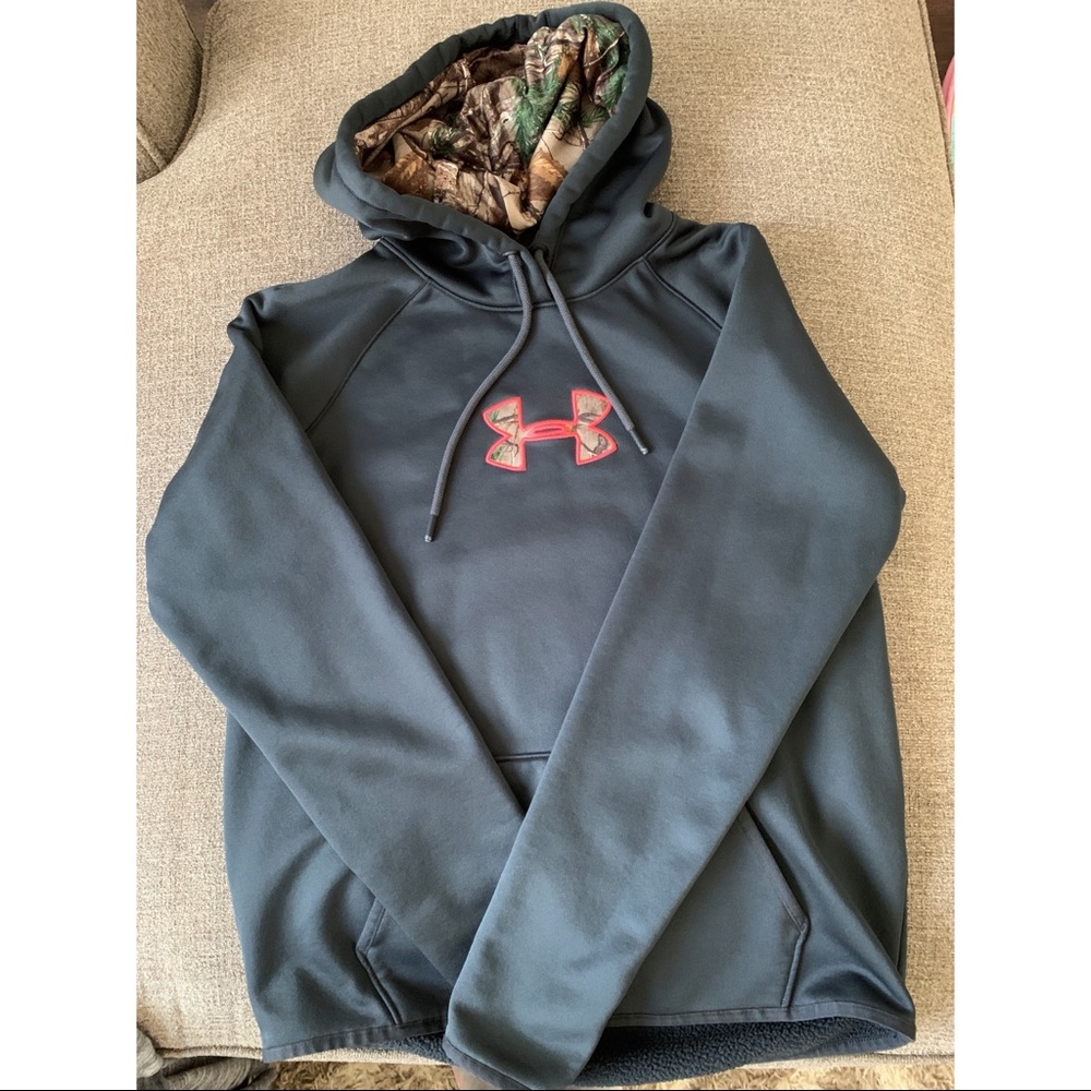 Under Armour sweatshirt